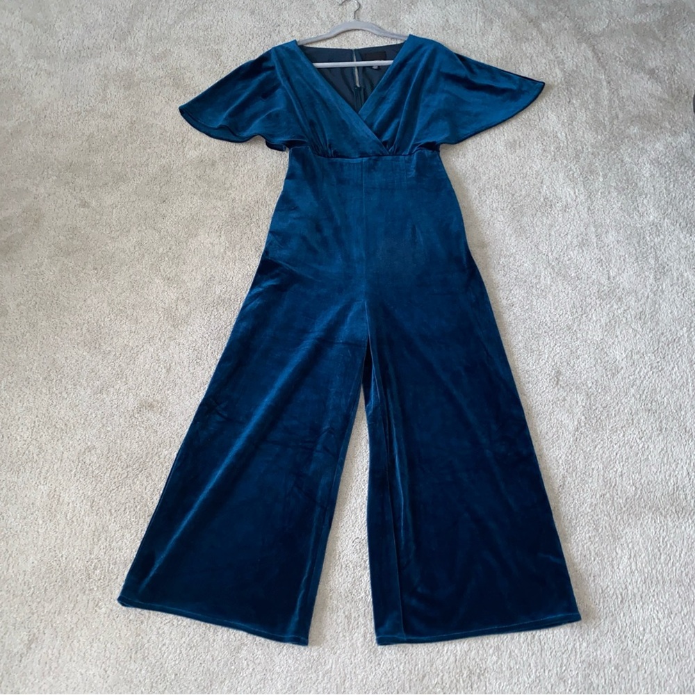 Anthropologie Greylin Luna Velour Holiday‎ Jumpsuit Size Small V- Neck